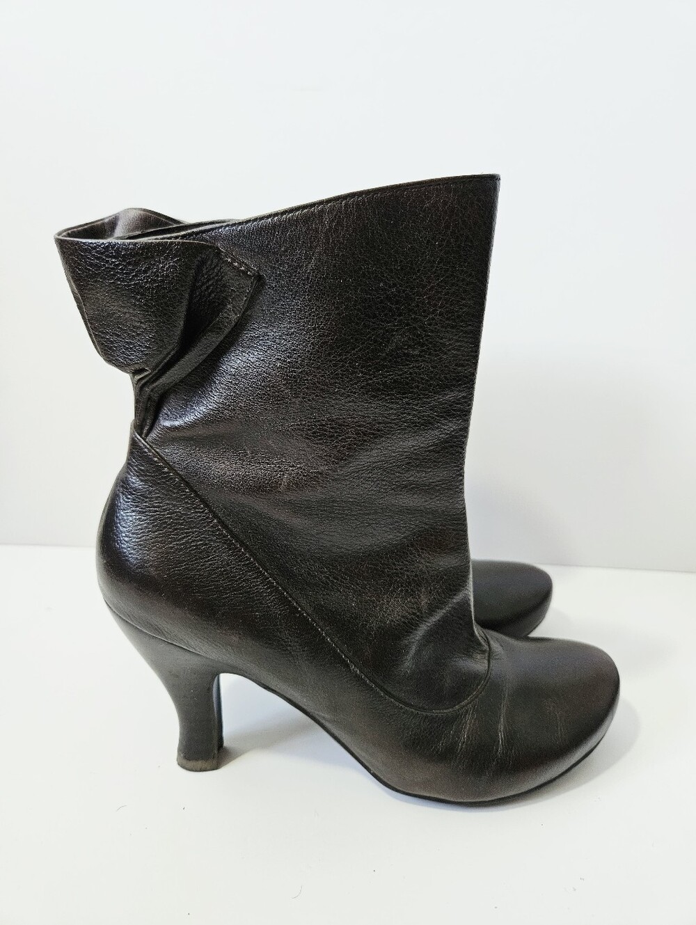 Biviel Italian Leather Booties Size 37 US 6.5 Ruffle Back Heeled Boots Victorian